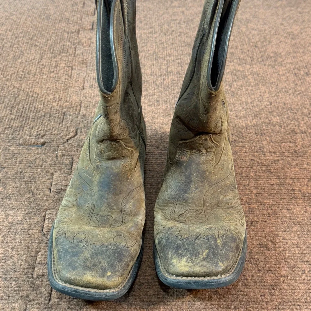Gently used Ariat Kids Brown Leather Western Square Toe Boots 10017313 US 3
